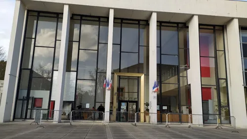 Charleville : l'homme qui a trainé ses chiens derrière sa voiture...